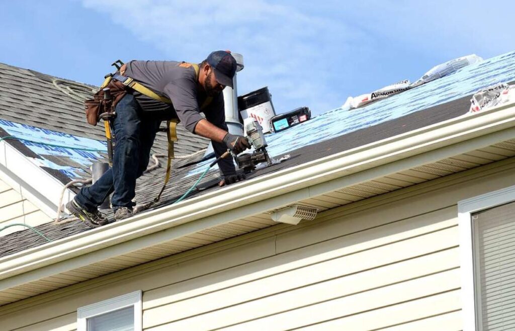 How Can a Roofing Contractor Protect Your Home? 1 Roofing Contractor